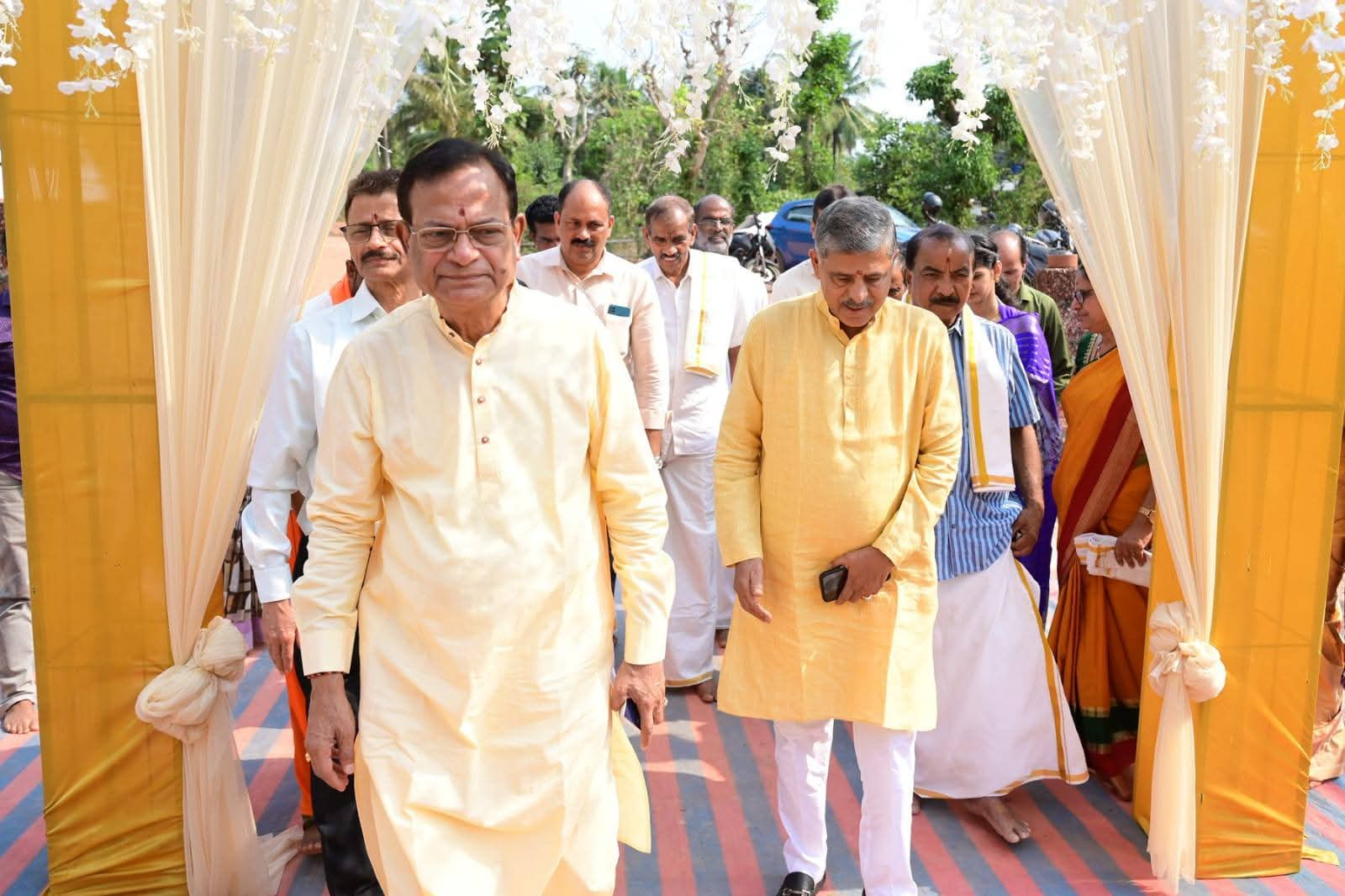 Dignitaries Welcome Reception